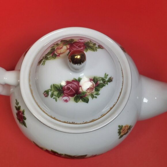 Royal Albert Small Teapot with 2 Cups & Saucers Gift Set – 2006 - Picture 4 of 15